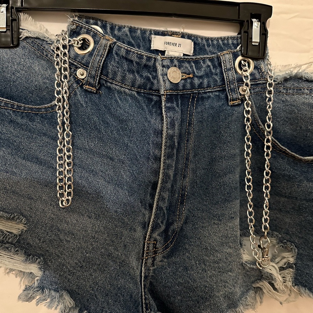 Distressed Chainlink shorts Forever 21